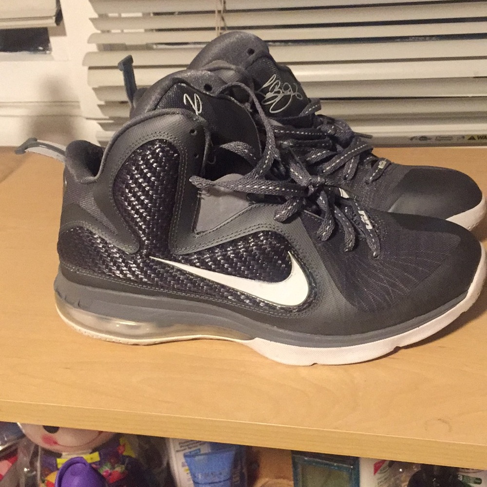 Lebron 9 cool greys